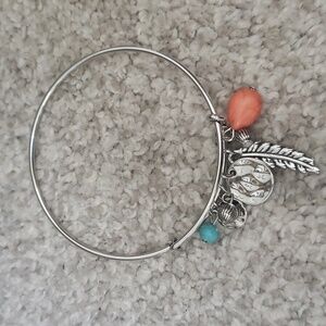 Adjustable bracelet with charms